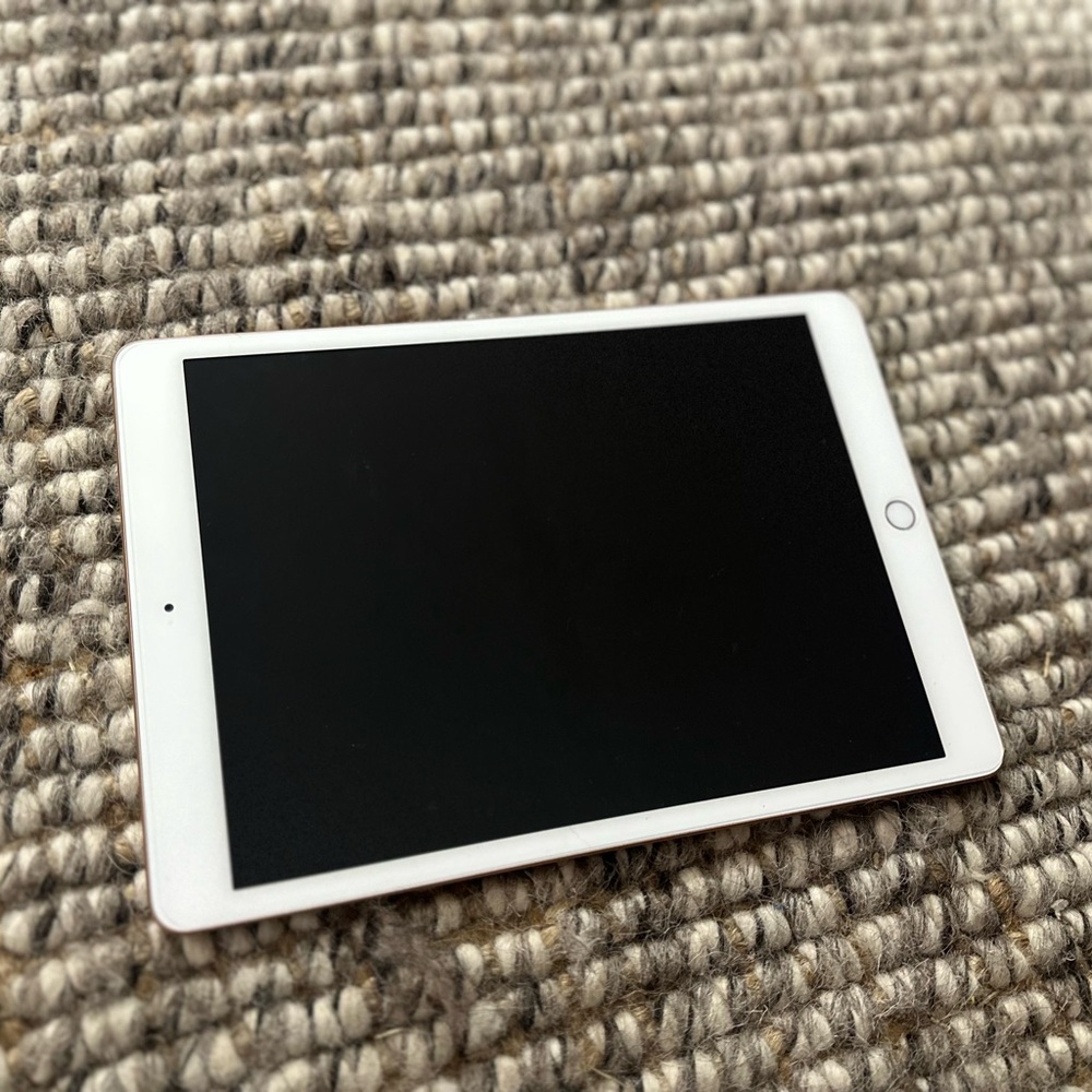 Apple IPad - Picture 3 of 7